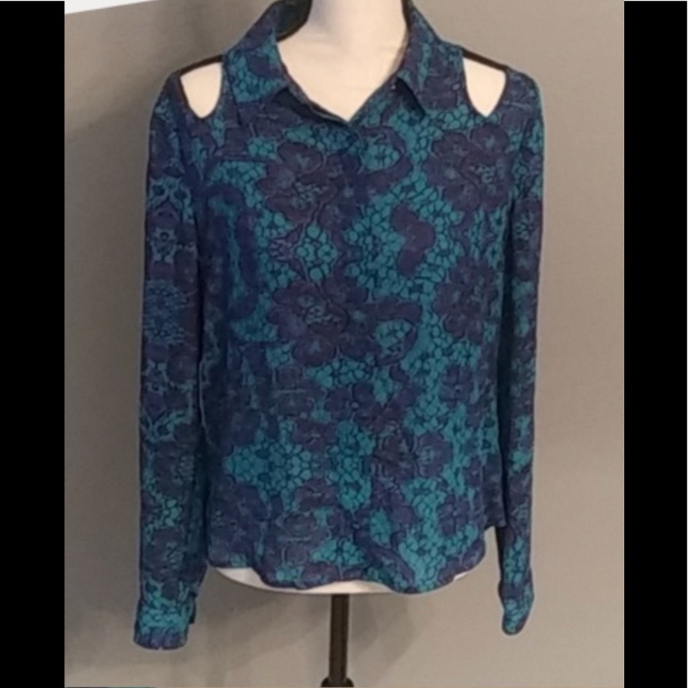 LAMOUR Cold Shoulder Top with Long Sleeves